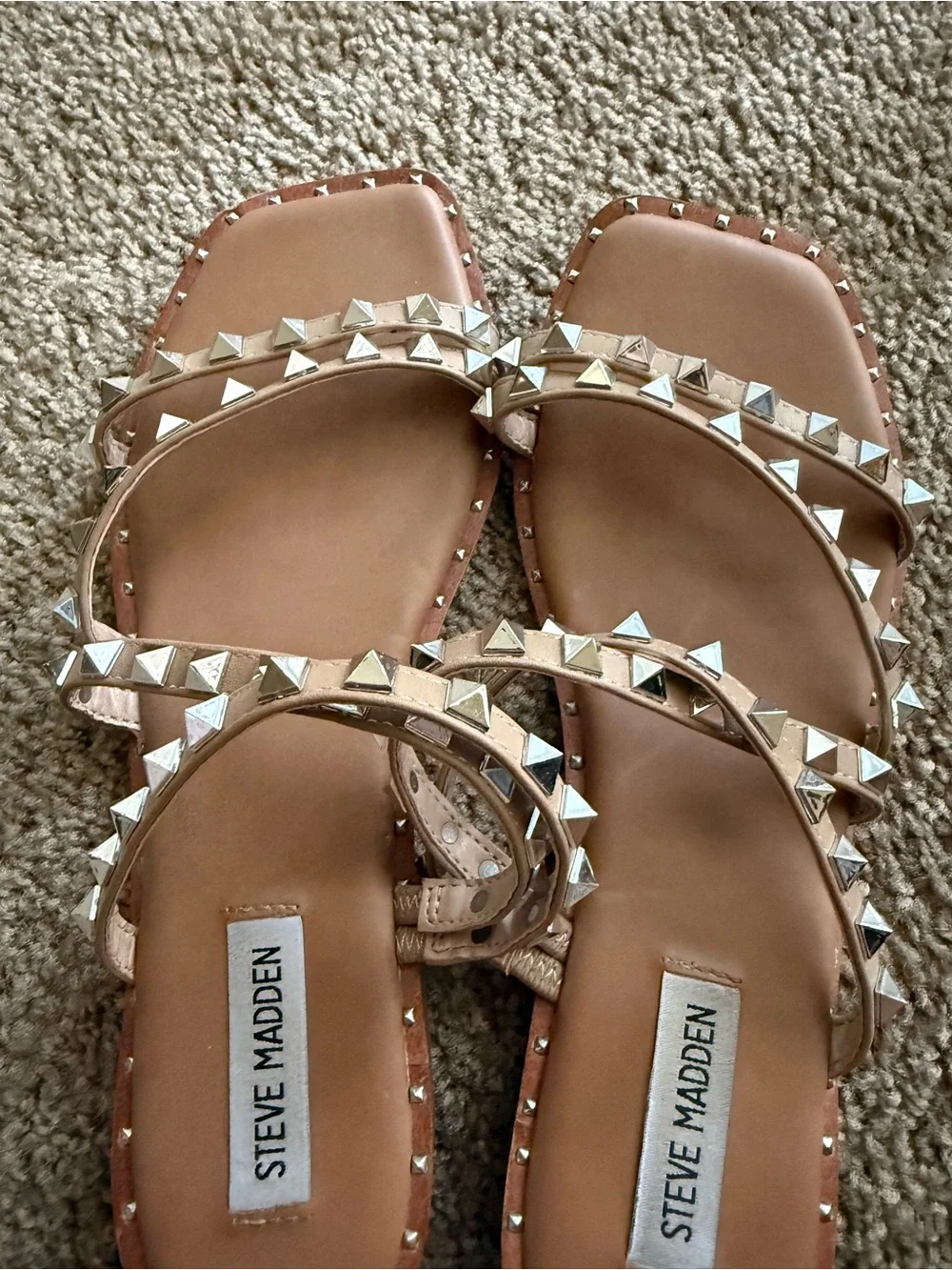 Women’s Steve Madden studded sandals 💛